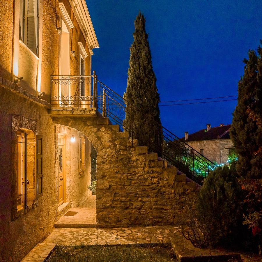 Hotel Archontiko Parnassus Dadi Amfikleia Exterior foto