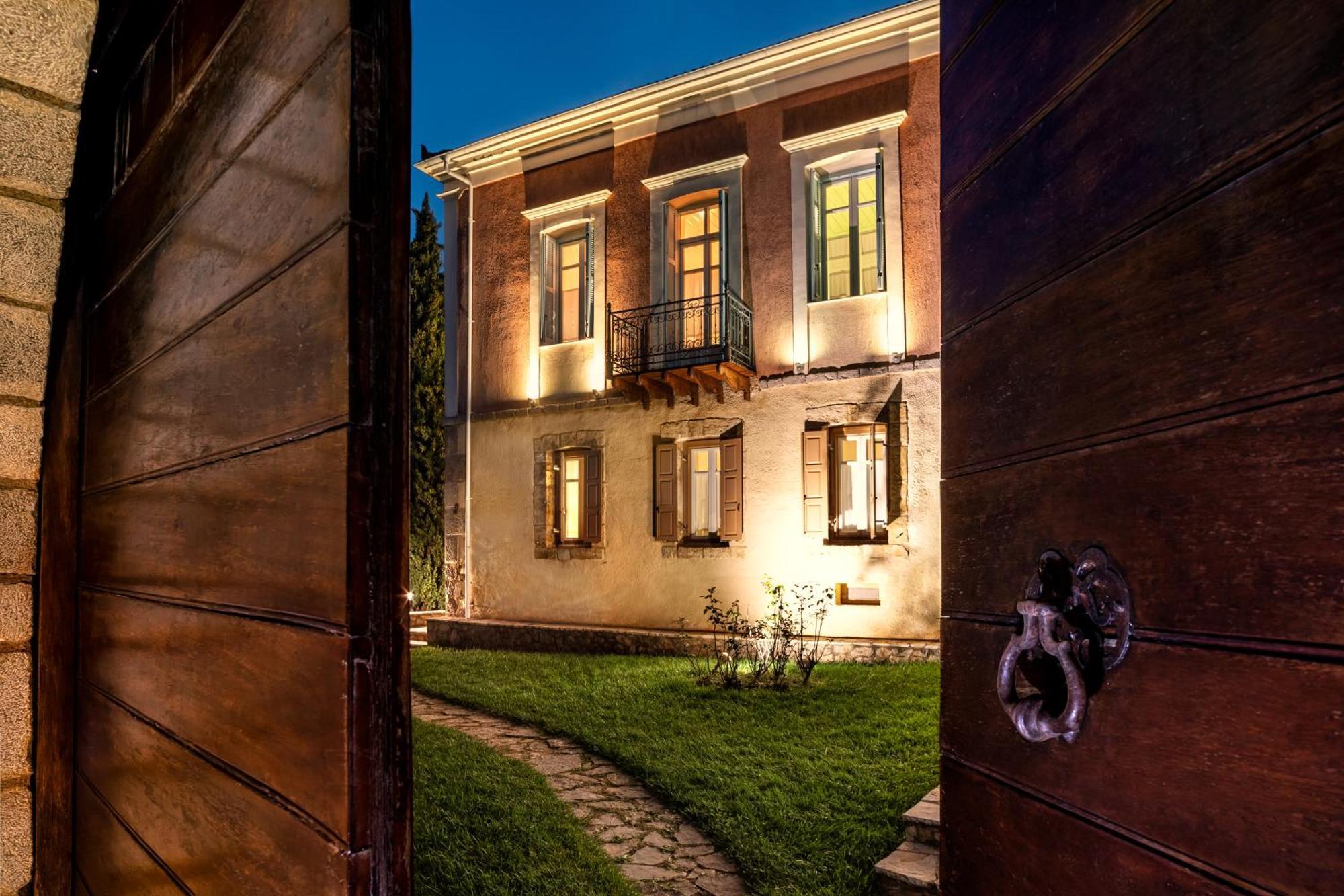 Hotel Archontiko Parnassus Dadi Amfikleia Exterior foto