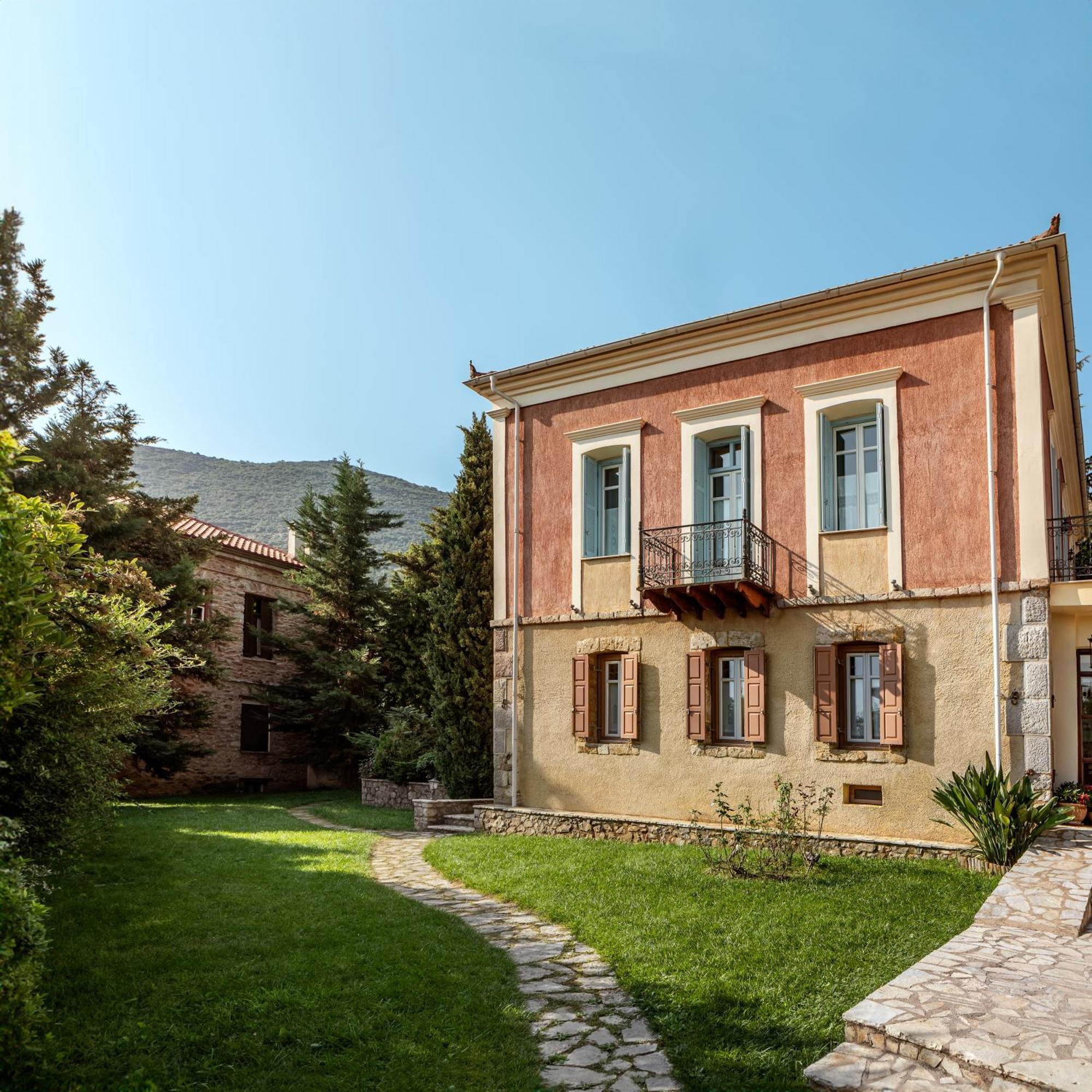 Hotel Archontiko Parnassus Dadi Amfikleia Exterior foto