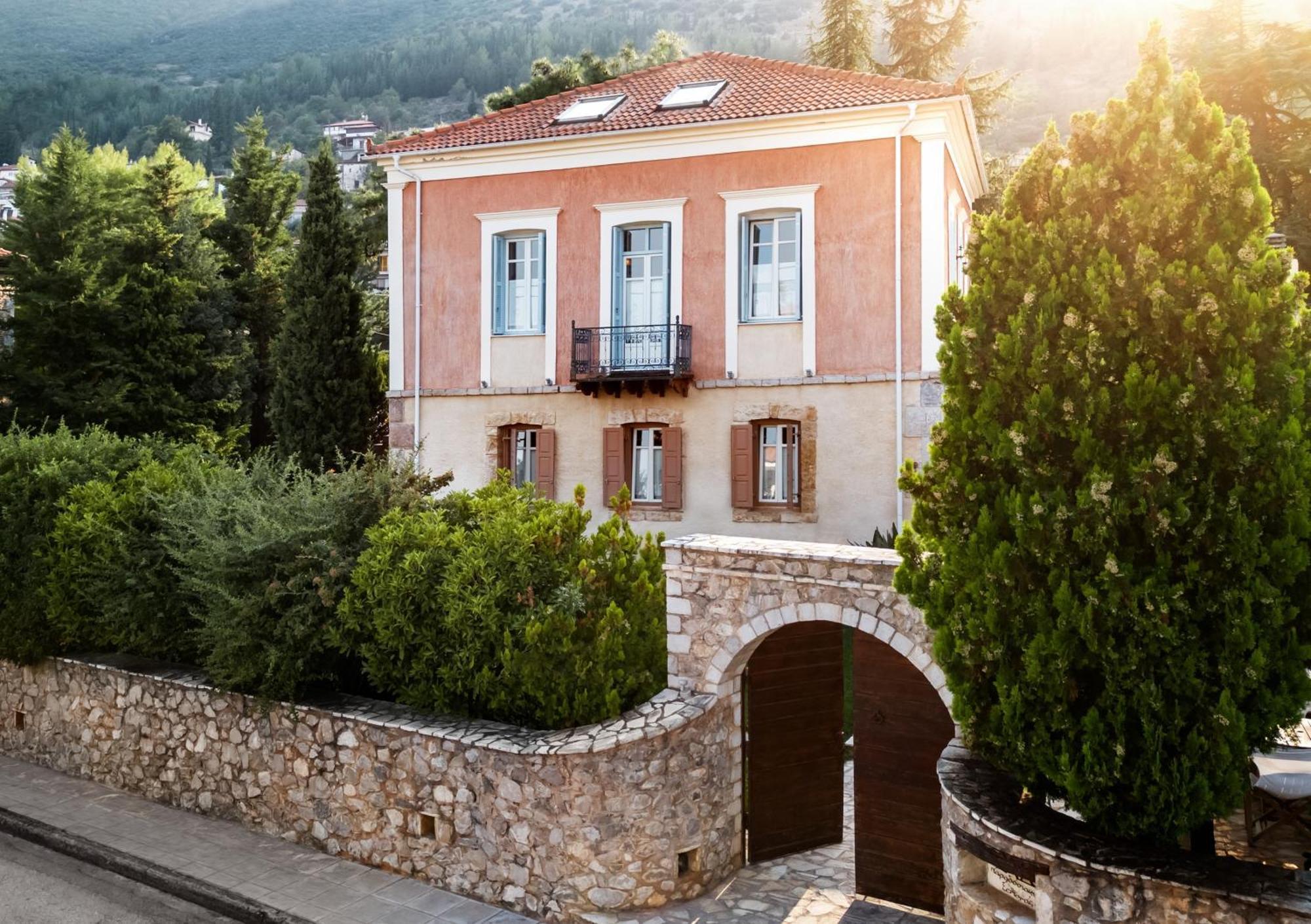 Hotel Archontiko Parnassus Dadi Amfikleia Exterior foto