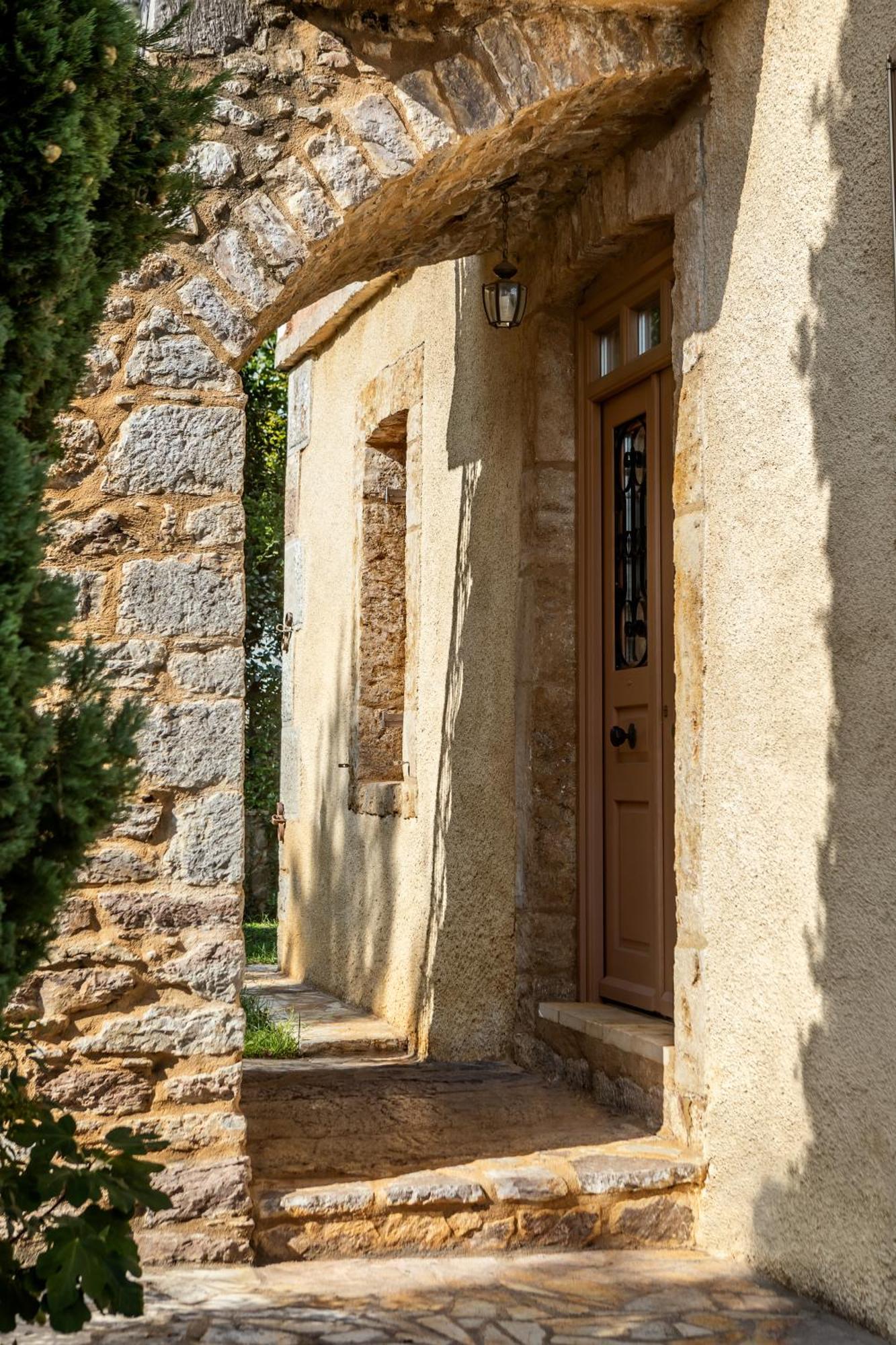 Hotel Archontiko Parnassus Dadi Amfikleia Exterior foto